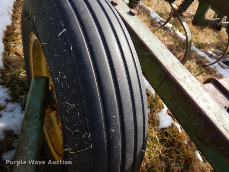 image for item DF0043 John Deere 1010  field cultivator