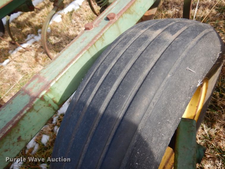 image for item DF0043 John Deere 1010  field cultivator