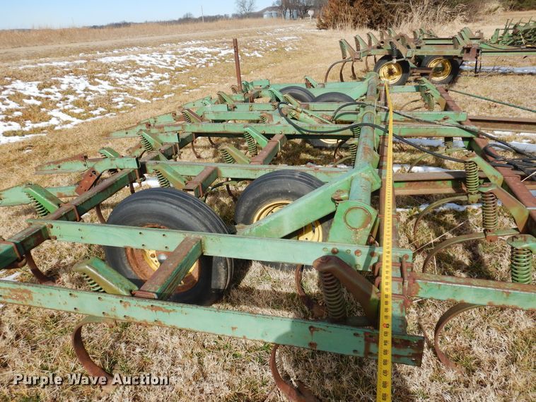 image for item DF0043 John Deere 1010  field cultivator
