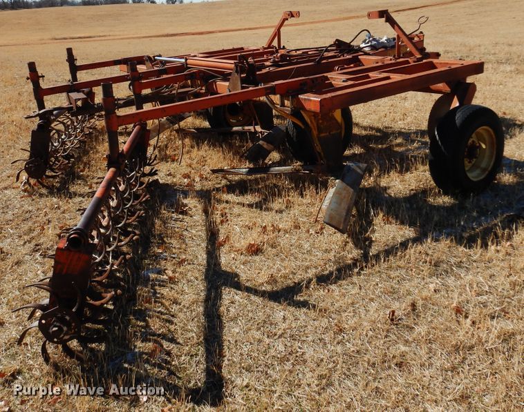 image for item DF0107 Sunflower 79J-14  sweep plow