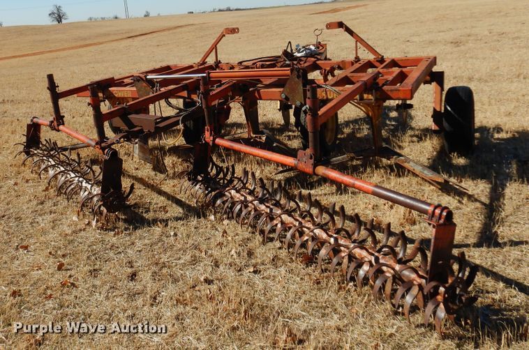 image for item DF0107 Sunflower 79J-14  sweep plow