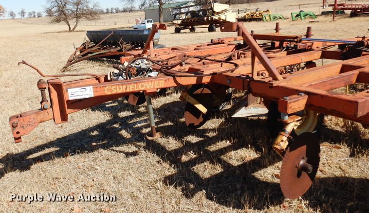 image for item DF0107 Sunflower 79J-14  sweep plow
