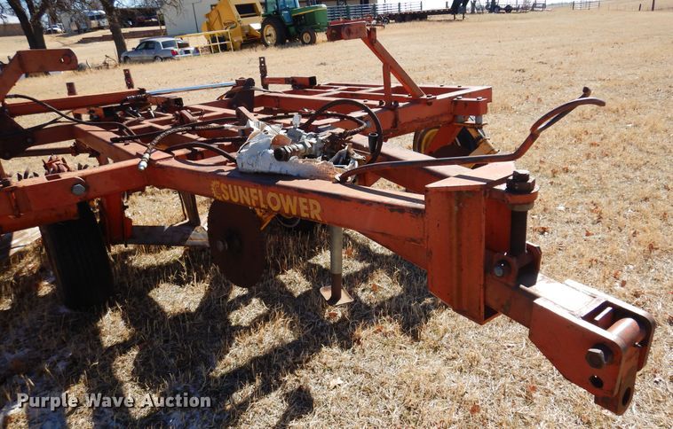 image for item DF0107 Sunflower 79J-14  sweep plow