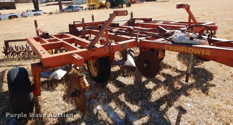 image for item DF0107 Sunflower 79J-14  sweep plow