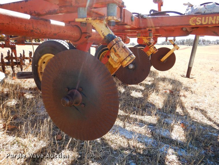 image for item DF0107 Sunflower 79J-14  sweep plow