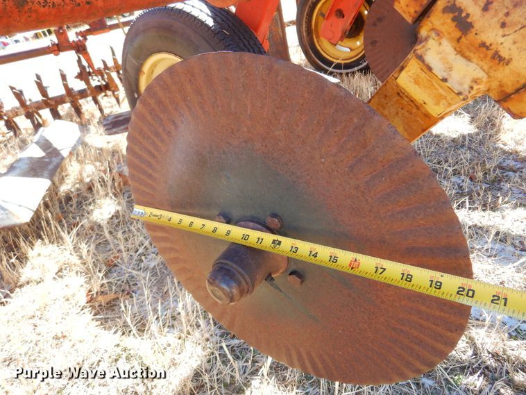 image for item DF0107 Sunflower 79J-14  sweep plow