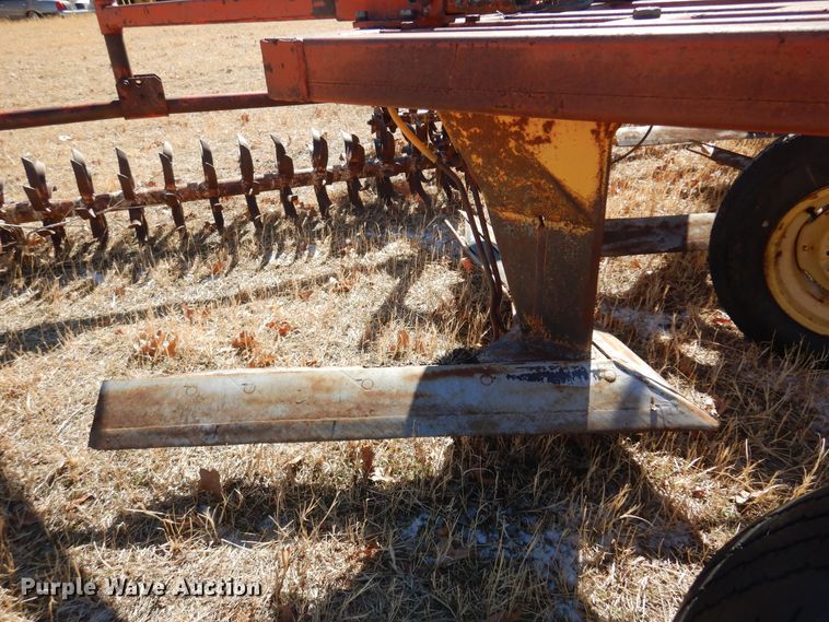 image for item DF0107 Sunflower 79J-14  sweep plow
