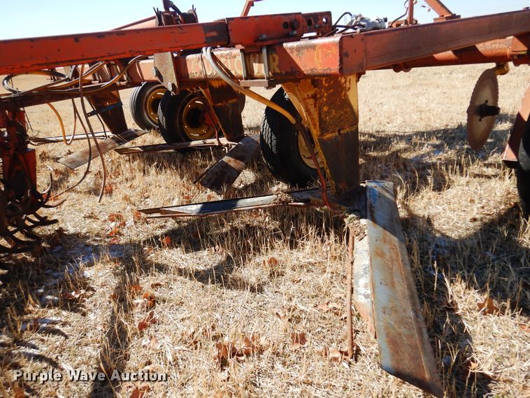 image for item DF0107 Sunflower 79J-14  sweep plow