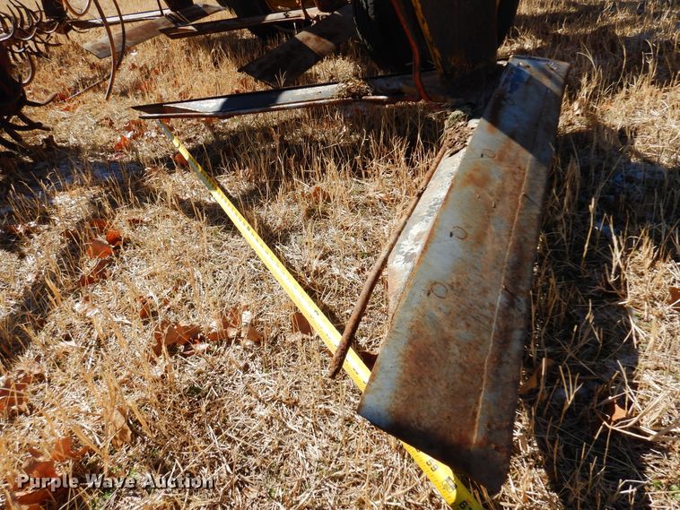 image for item DF0107 Sunflower 79J-14  sweep plow