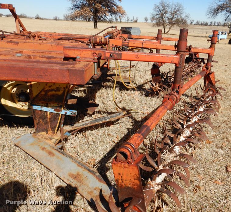 image for item DF0107 Sunflower 79J-14  sweep plow