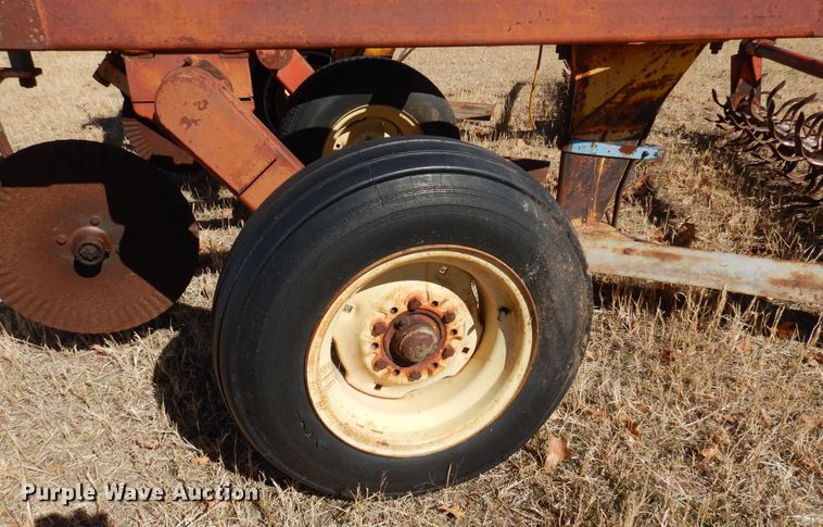 image for item DF0107 Sunflower 79J-14  sweep plow