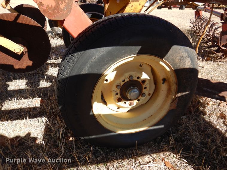 image for item DF0107 Sunflower 79J-14  sweep plow