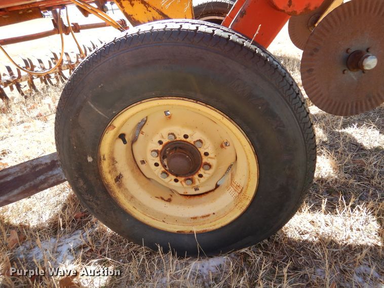 image for item DF0107 Sunflower 79J-14  sweep plow