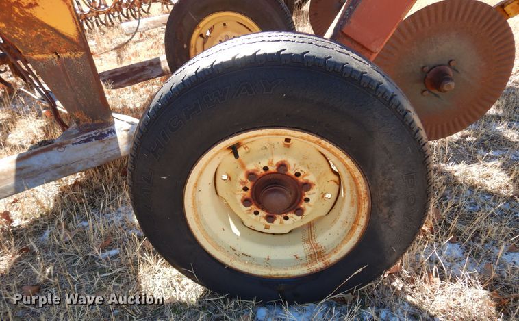 image for item DF0107 Sunflower 79J-14  sweep plow