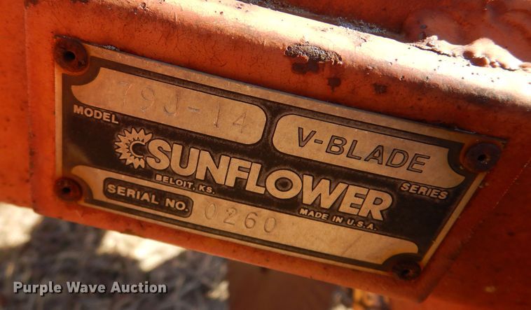 image for item DF0107 Sunflower 79J-14  sweep plow