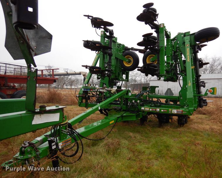 image for item DI8660 2015 John Deere HSLD 2510H  NH3 applicator