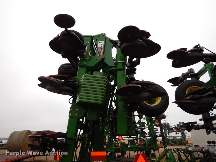 image for item DI8660 2015 John Deere HSLD 2510H  NH3 applicator