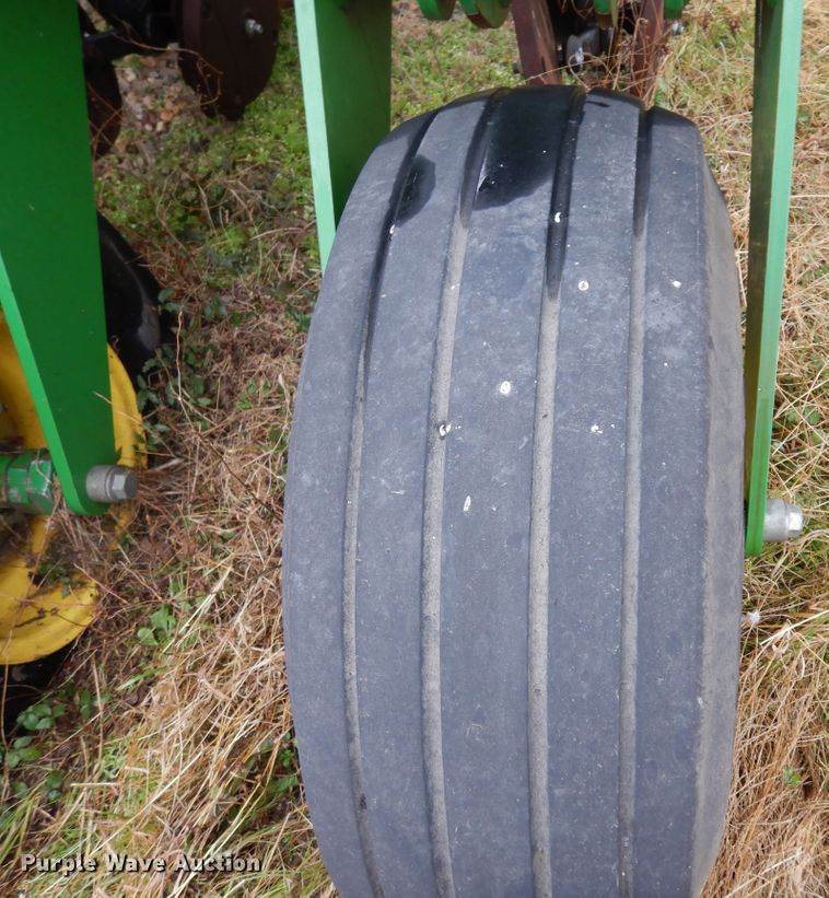 image for item DI8660 2015 John Deere HSLD 2510H  NH3 applicator