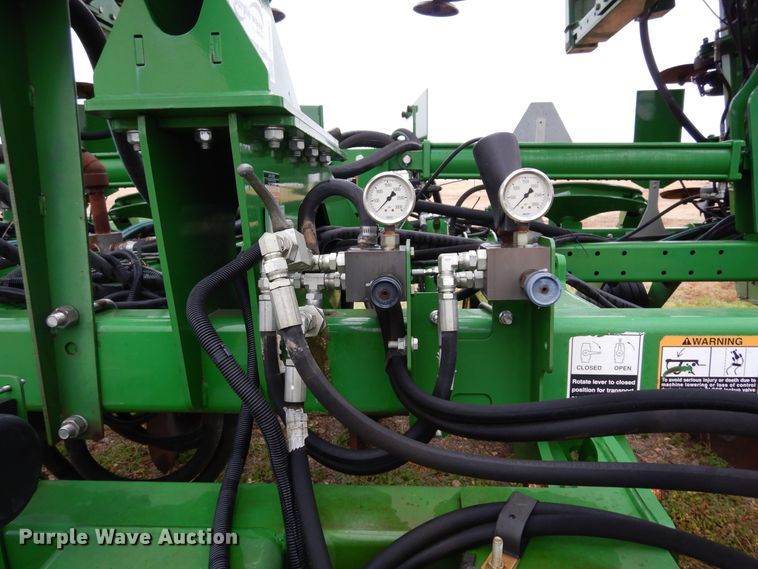 image for item DI8661 2015 John Deere HSLD 2510H  NH3 applicator