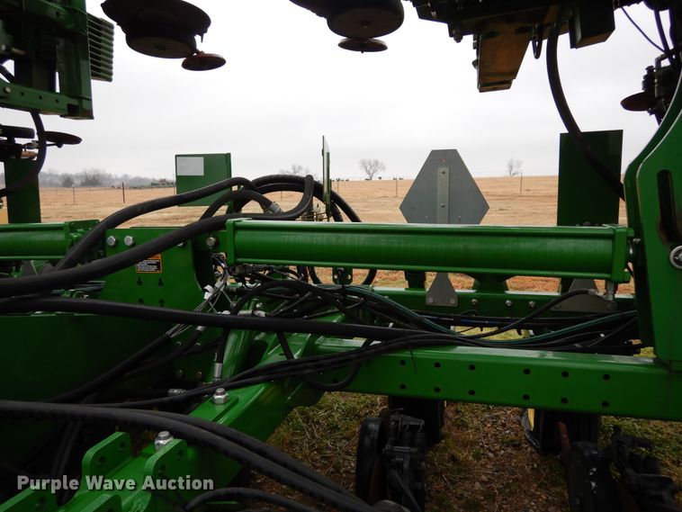 image for item DI8661 2015 John Deere HSLD 2510H  NH3 applicator