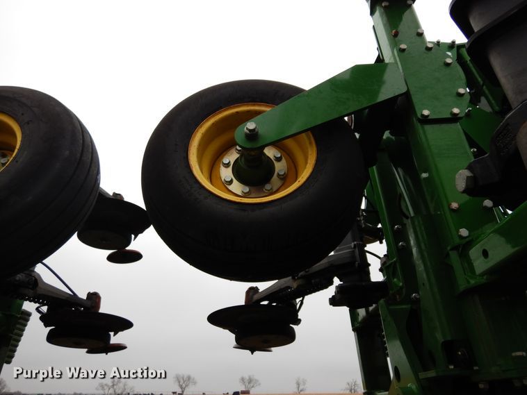 image for item DI8661 2015 John Deere HSLD 2510H  NH3 applicator