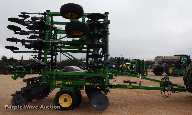 image for item DI8662 2013 John Deere 2510S  strip-till
