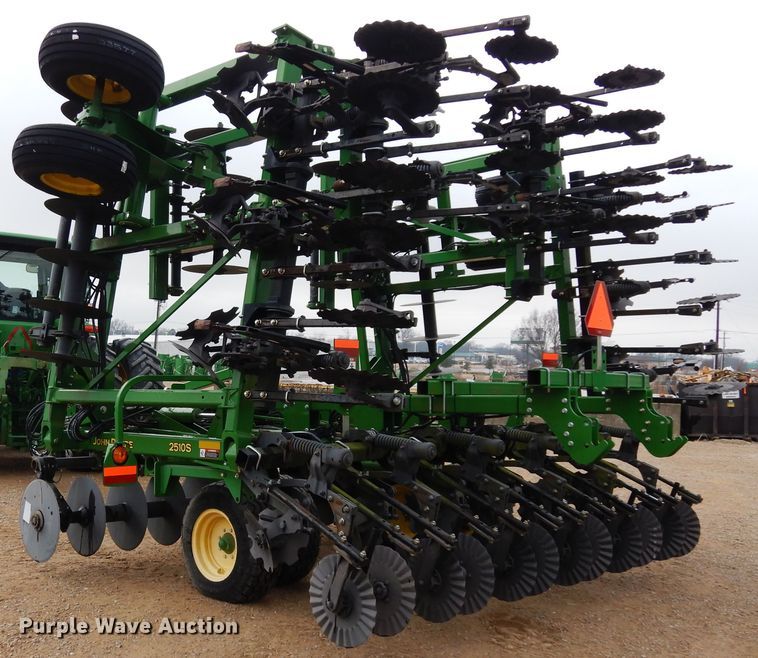 image for item DI8662 2013 John Deere 2510S  strip-till