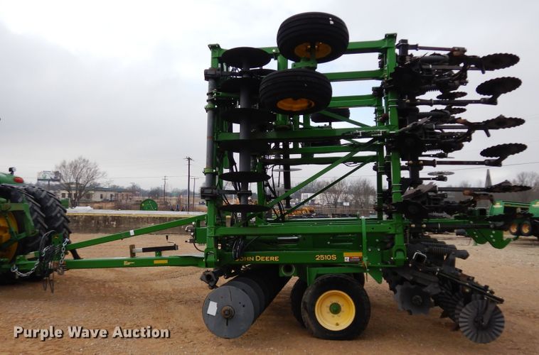 image for item DI8662 2013 John Deere 2510S  strip-till
