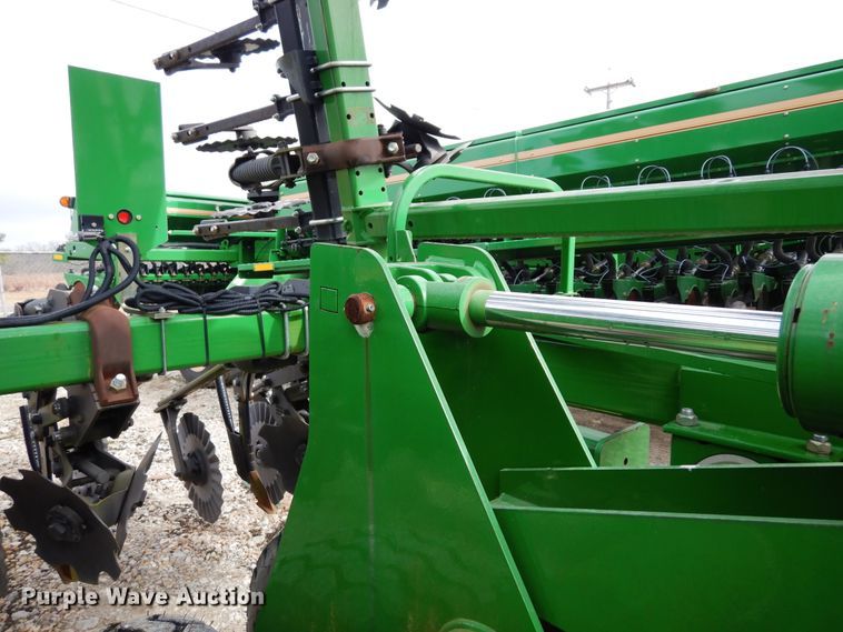 image for item DI8662 2013 John Deere 2510S  strip-till