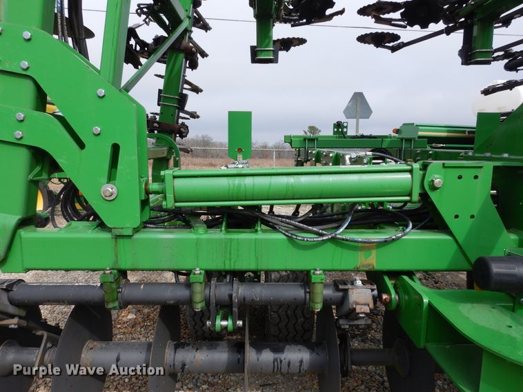 image for item DI8662 2013 John Deere 2510S  strip-till