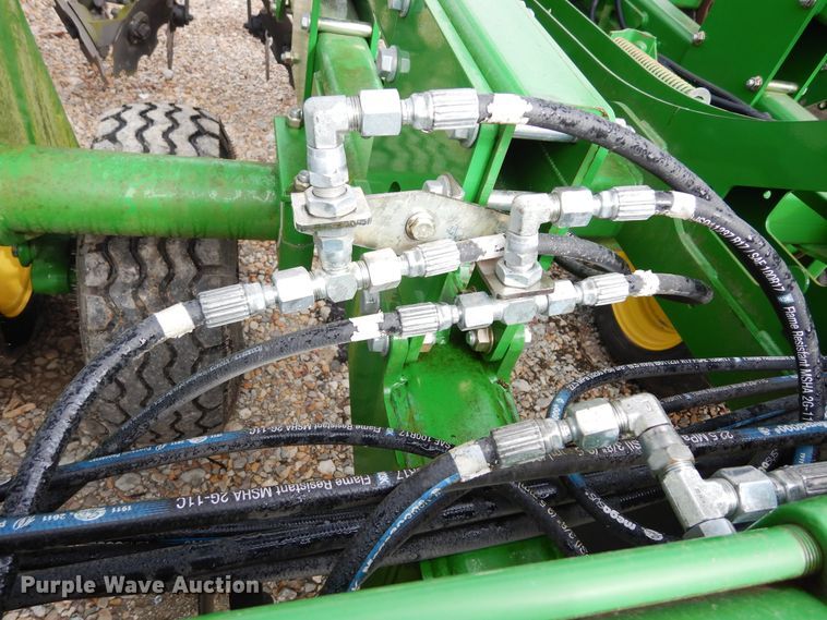 image for item DI8662 2013 John Deere 2510S  strip-till