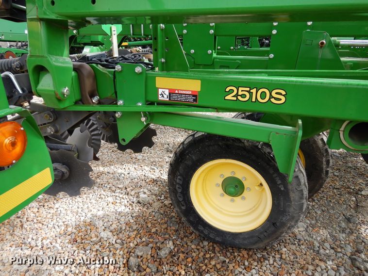 image for item DI8662 2013 John Deere 2510S  strip-till
