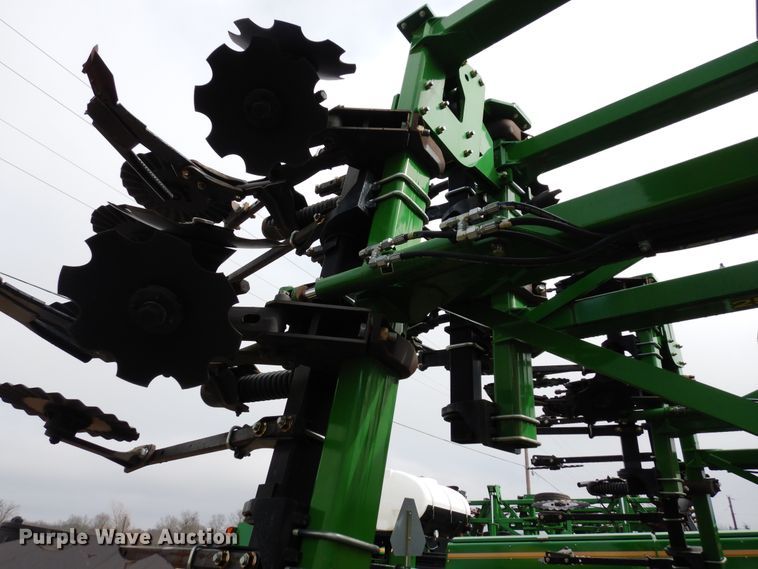 image for item DI8662 2013 John Deere 2510S  strip-till