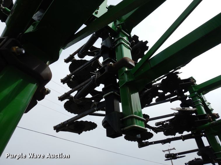 image for item DI8662 2013 John Deere 2510S  strip-till