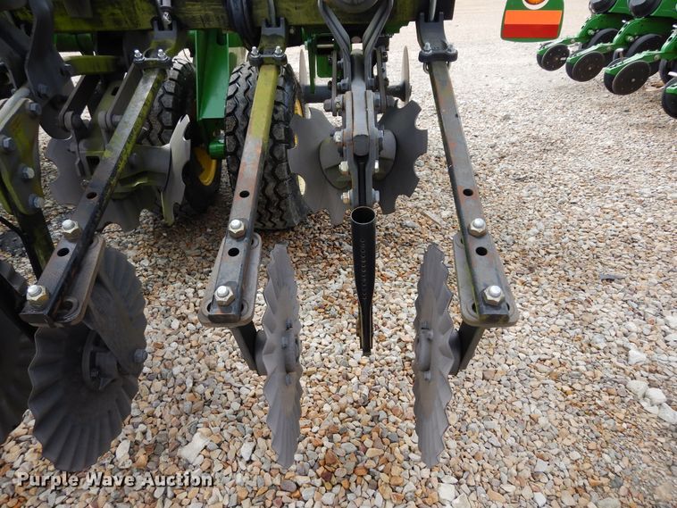 image for item DI8662 2013 John Deere 2510S  strip-till