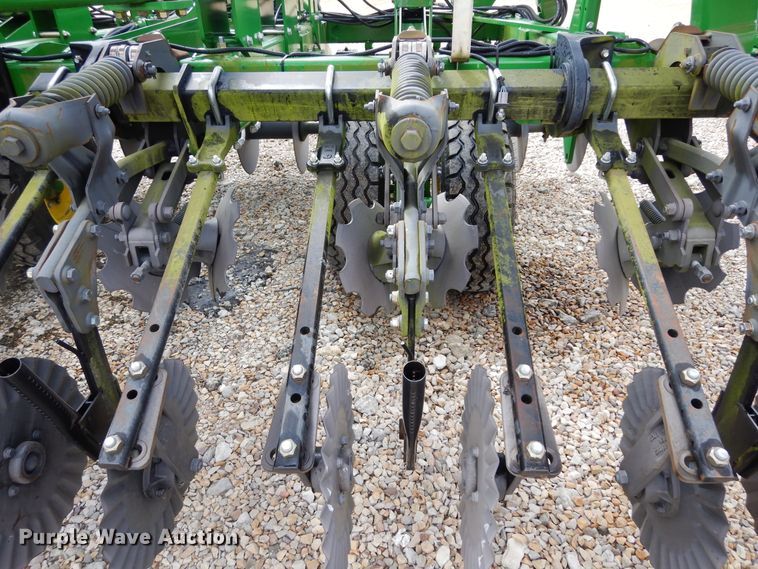 image for item DI8662 2013 John Deere 2510S  strip-till