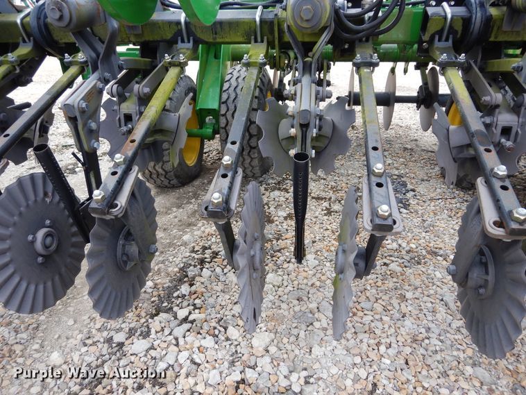 image for item DI8662 2013 John Deere 2510S  strip-till