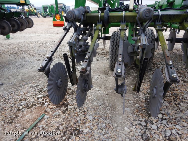 image for item DI8662 2013 John Deere 2510S  strip-till