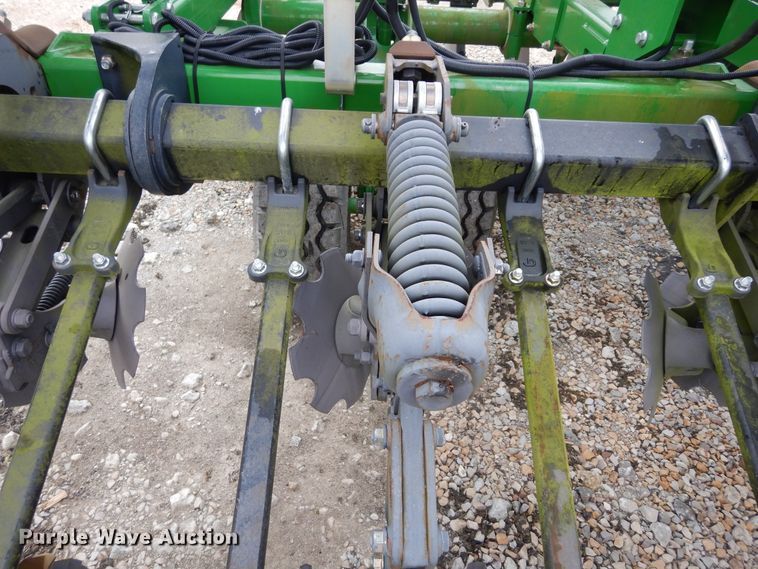 image for item DI8662 2013 John Deere 2510S  strip-till