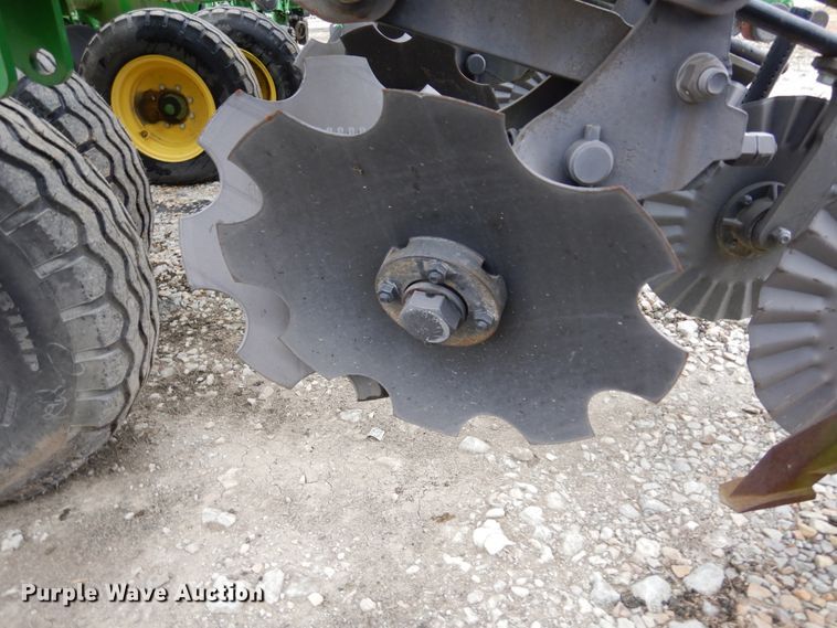 image for item DI8662 2013 John Deere 2510S  strip-till