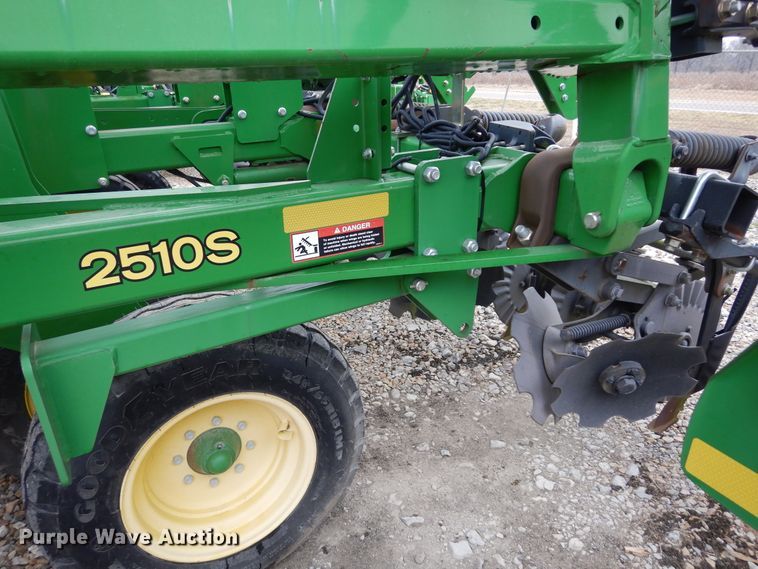 image for item DI8662 2013 John Deere 2510S  strip-till