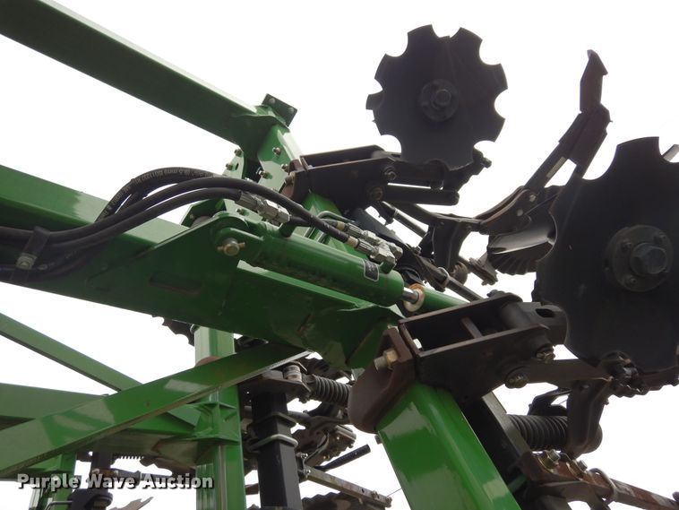 image for item DI8662 2013 John Deere 2510S  strip-till