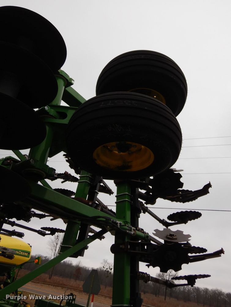 image for item DI8662 2013 John Deere 2510S  strip-till