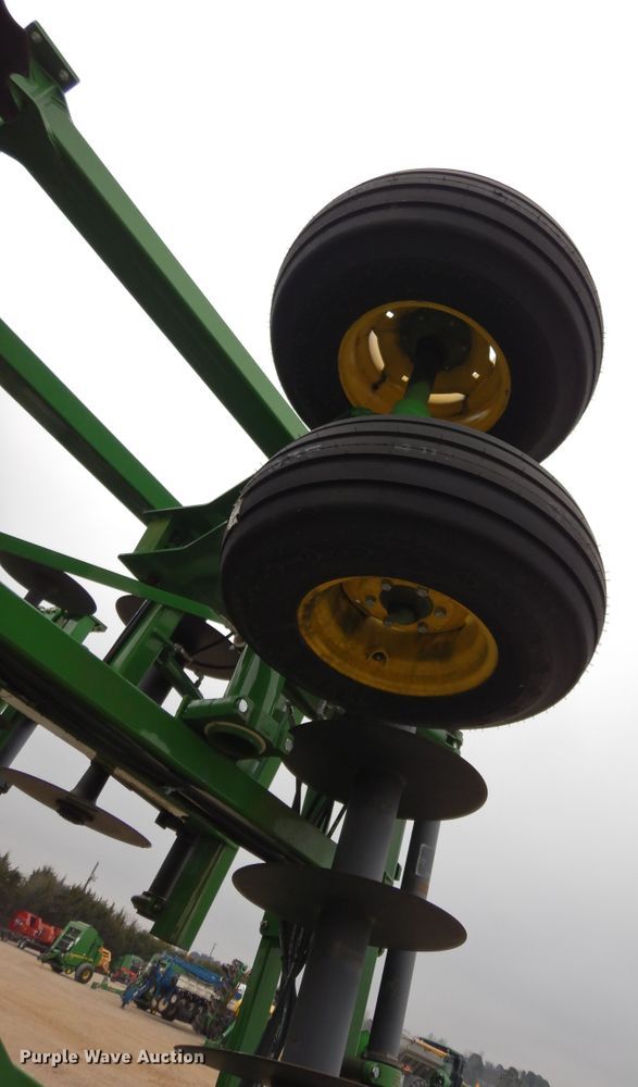 image for item DI8662 2013 John Deere 2510S  strip-till