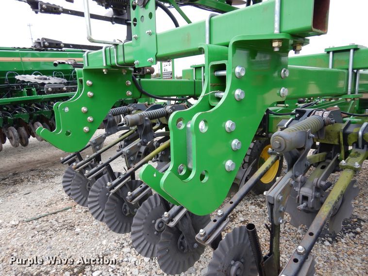 image for item DI8662 2013 John Deere 2510S  strip-till