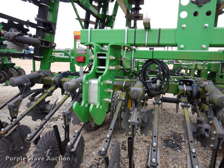 image for item DI8662 2013 John Deere 2510S  strip-till