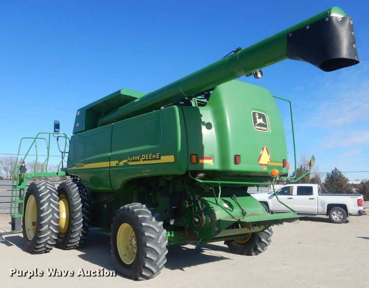 image for item DJ1264 2001 John Deere 9750 STS  combine