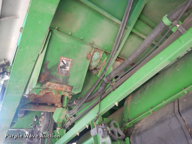 image for item DJ1264 2001 John Deere 9750 STS  combine