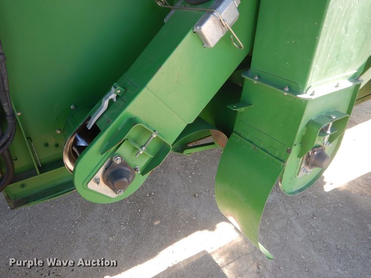 image for item DJ1264 2001 John Deere 9750 STS  combine