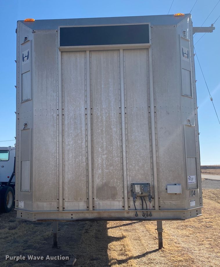 image for item DM8300 1999 Barrett  livestock trailer